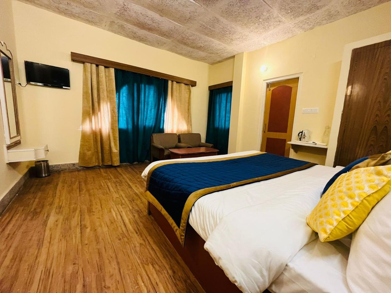 The Ashoka Inn 300Mts Walkable From Mall Road شيملا المظهر الخارجي الصورة